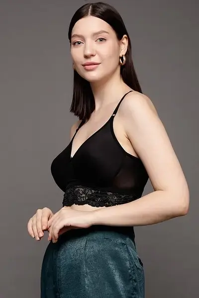 clovia-picture-non-wired-full-figure-lightly-padded-spacer-cup-bralette-in-black-lace-907406.webp