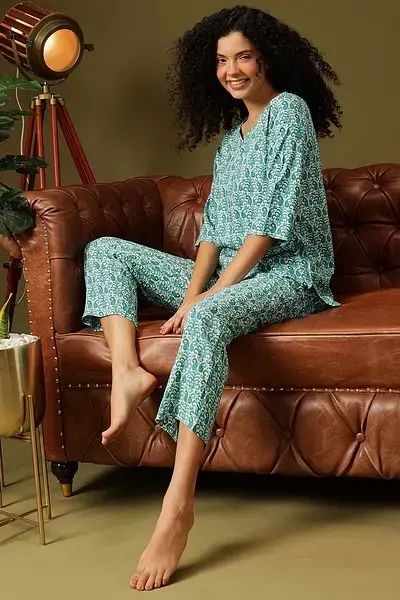 clovia-picture-paisley-print-kurta-top-pyjama-set-in-teal-blue-rayon-931807.webp