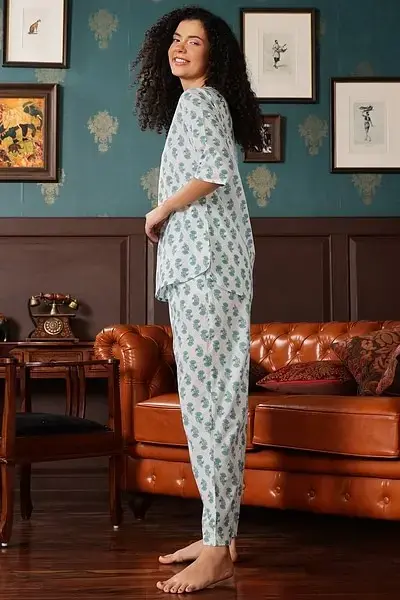 clovia-picture-floral-print-top-pyjama-set-in-green-100-cotton-398797.webp