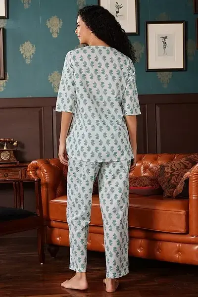 clovia-picture-floral-print-top-pyjama-set-in-green-100-cotton-896158.webp