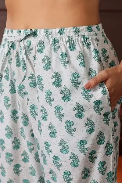 clovia-picture-floral-print-top-pyjama-set-in-green-100-cotton-466899.webp