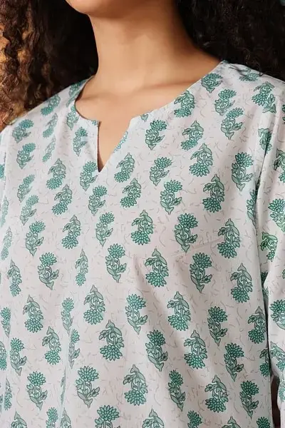 clovia-picture-floral-print-top-pyjama-set-in-green-100-cotton-313476.webp