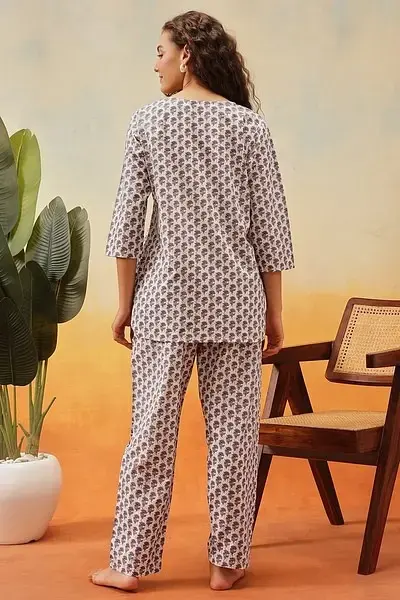 clovia-picture-floral-print-top-pyjama-set-in-blue-100-cotton-965892.webp